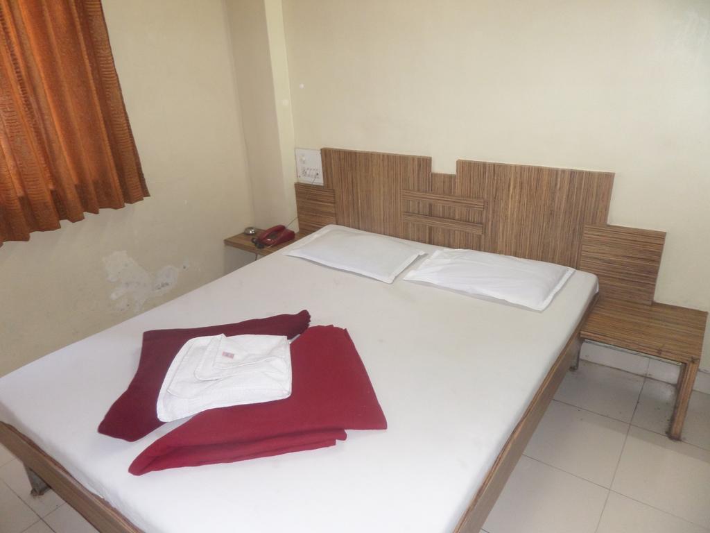 Hotel Sai Ratna Nashik Room photo
